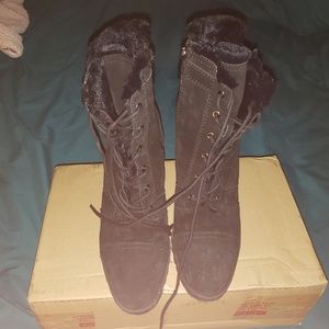 Winter heeled boots